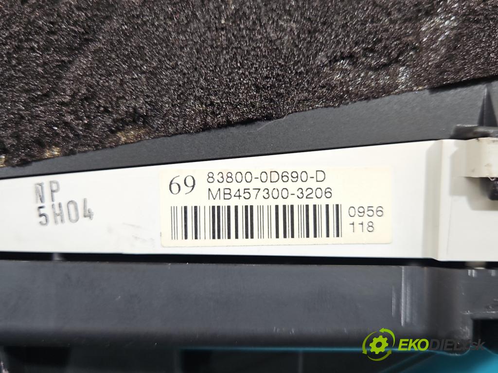 Toyota Yaris II 2005-2011 1.4 D4D 90 HP manual 66 kW 1364 cm3 5- prístrojovka/ budíky 83800-0D690-D (Prístrojové dosky, displeje)