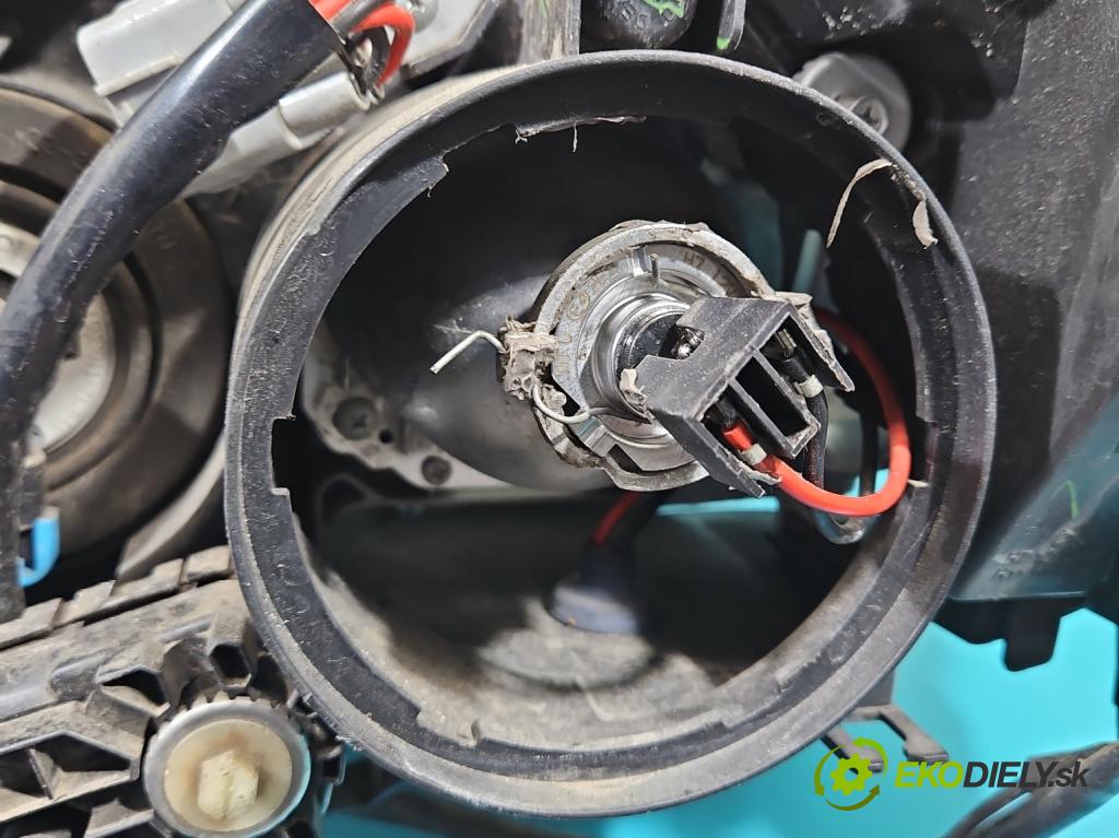 Subaru Impreza III GH 2007-2012 1.5 boxer 107 HP manual 79 kW 1498 cm3 5- Reflektor: pravý  (Pravé)