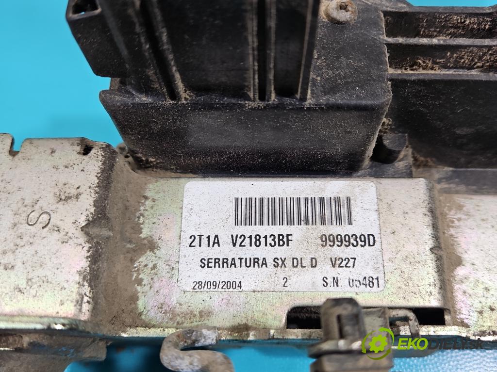 Ford Transit connect 1.8 TDCI 90 hp manual 66 kW 1753 cm3 5- zámek přední levý 2T1AV21813BF
