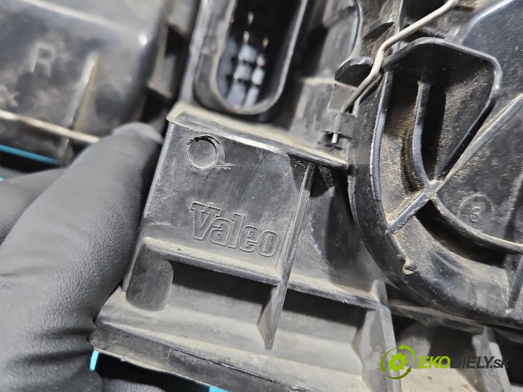 Audi A4 B6 2000-2004 1.9 TDI (AVF) 131 HP manual 96 kW 1896 cm3 4- Reflektor: pravý  (Pravé)