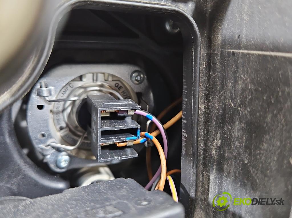 Audi A4 B6 2000-2004 1.9 TDI (AVF) 131 HP manual 96 kW 1896 cm3 4- Reflektor: pravý  (Pravé)