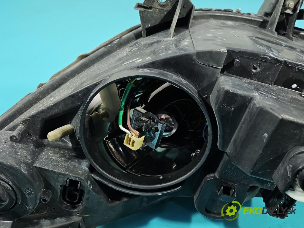 Peugeot 307 1.6 HDI 90 HP manual 66 kW 1560 cm3 5- Reflektor: pravý 9655764280 (Pravé)