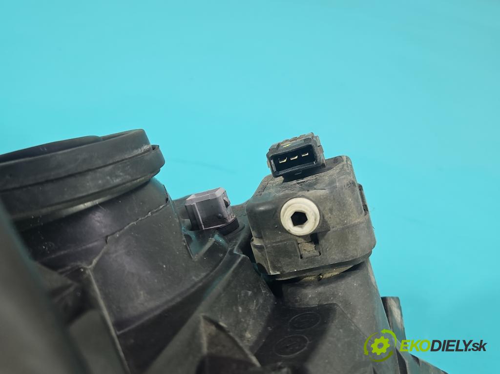 Toyota Yaris II 2005-2011 1.4 D4D 90 HP manual 66 kW 1364 cm3 5- Reflektor: pravý 89900736 (Pravé)