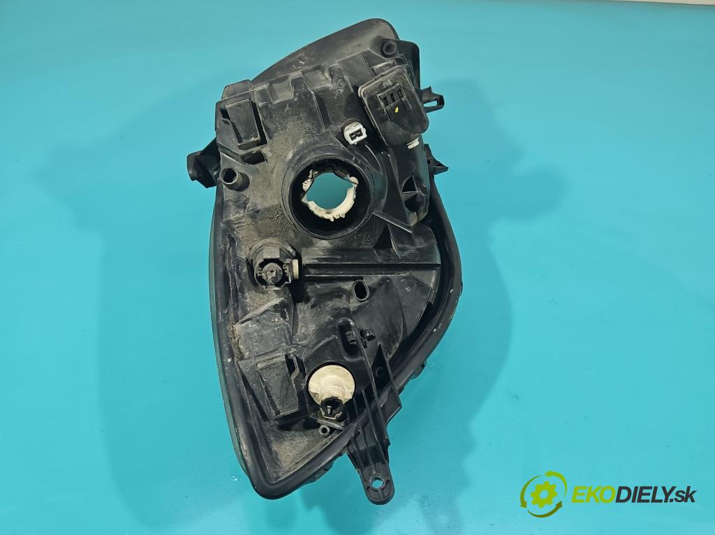 Toyota Yaris II 2005-2011 1.4 D4D 90 HP manual 66 kW 1364 cm3 5- Reflektor: pravý 89900736 (Pravé)