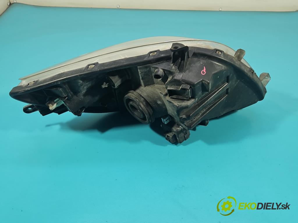 Toyota Yaris II 2005-2011 1.4 D4D 90 HP manual 66 kW 1364 cm3 5- Reflektor: pravý 89900736 (Pravé)