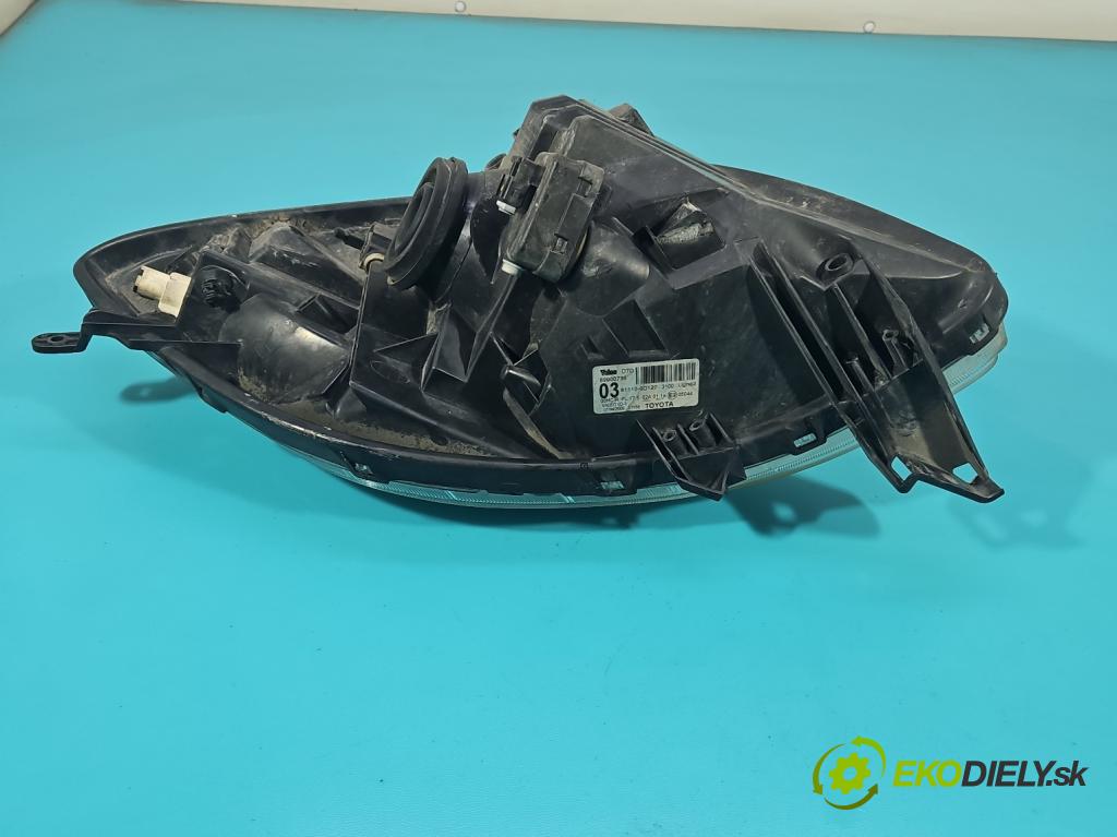 Toyota Yaris II 2005-2011 1.4 D4D 90 HP manual 66 kW 1364 cm3 5- Reflektor: pravý 89900736 (Pravé)