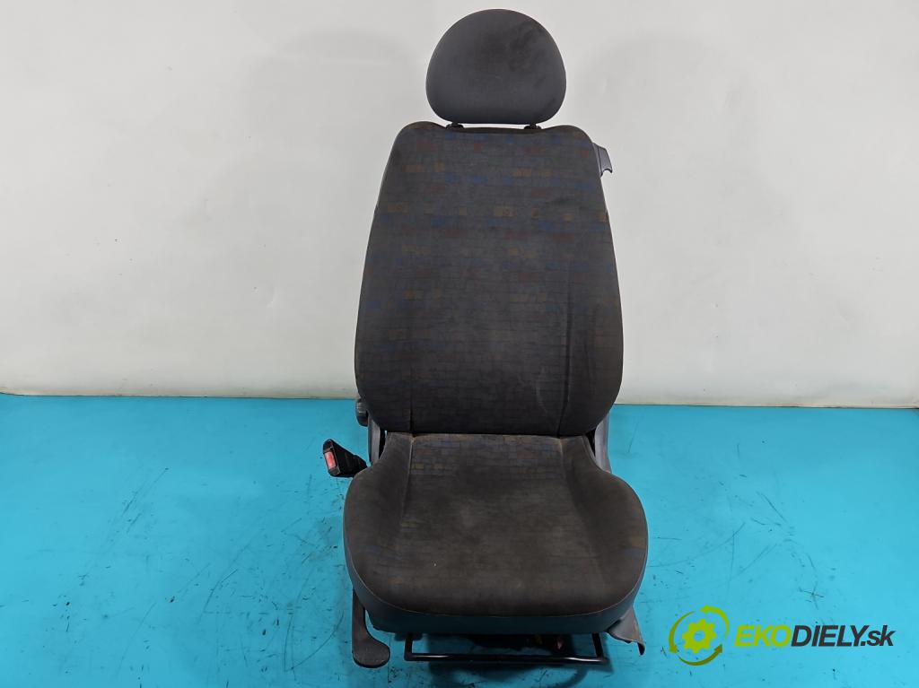 Opel Combo C 2001-2011 1.7 DTI 75 HP manual 55 kW 1686 cm3 4- Sedačka ľavý  (Sedačky, sedadlá)