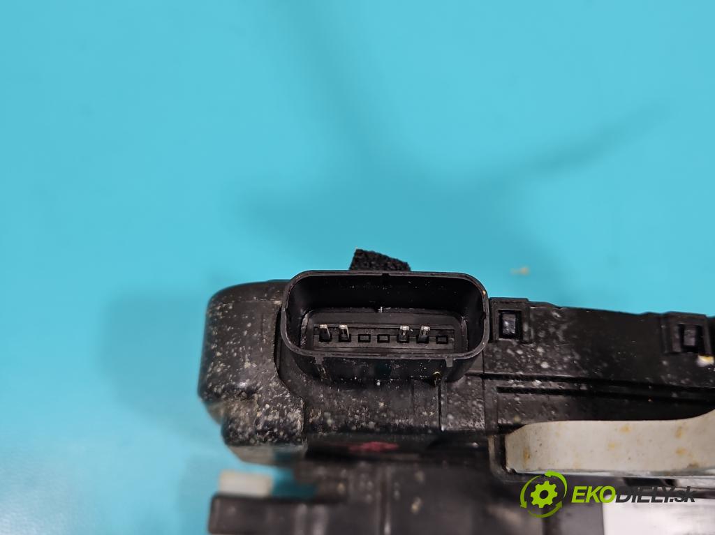 Kia Sportage III 2010-2015 2.0 CRDI 184 hp automatic 135 kW 1998 cm3 5- zámek přední pravý