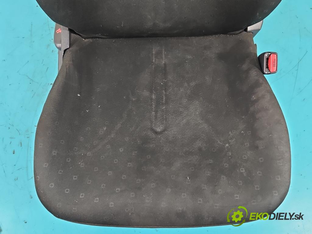 Toyota Yaris II 2005-2011 1.4 D4D 90 HP manual 66 kW 1364 cm3 5- Sedačka pravý  (Sedačky, sedadlá)