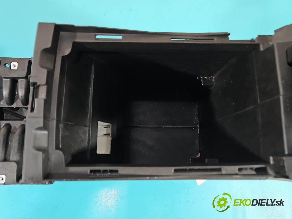 Ford Escape III 12-19 1.5 ECOBOOST: 182KM automatic 134 kW 1498 cm3 5- operadlo FC102357535 (Lakťové opierky)