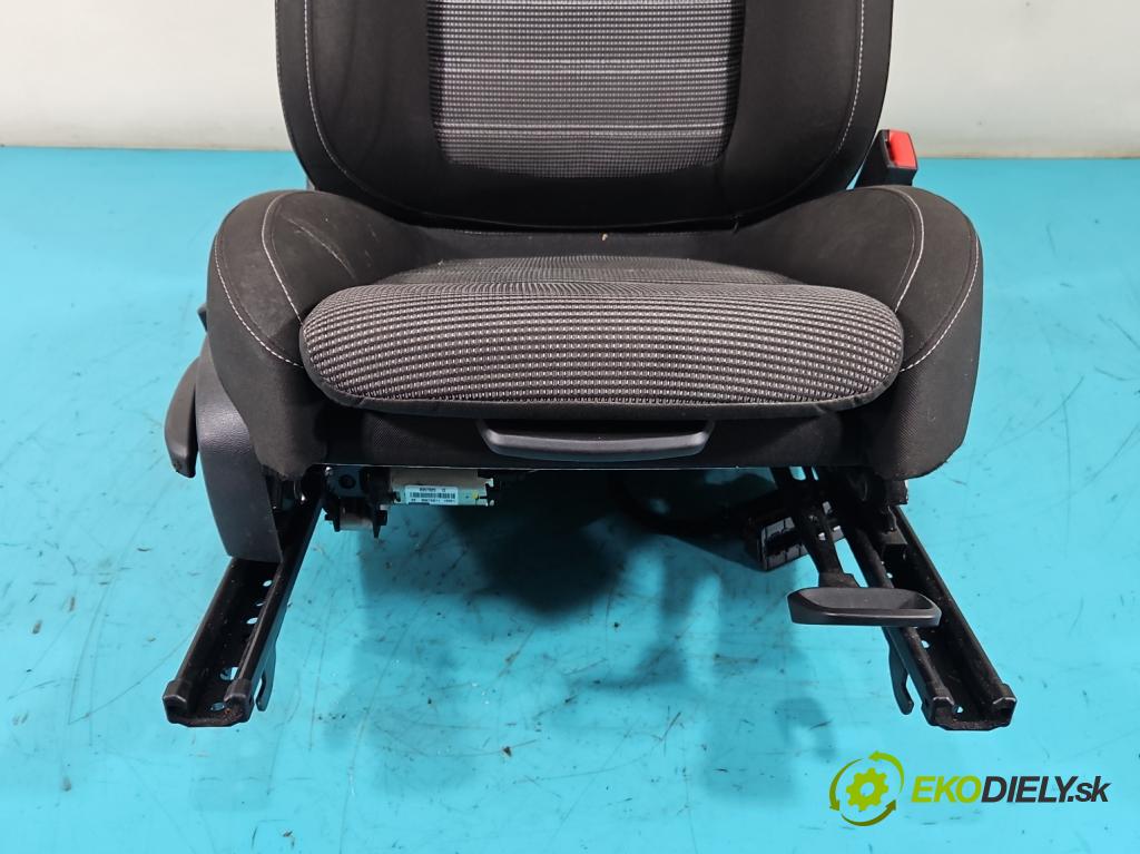 Opel Insignia A 2008-2017 2.0 CDTI 131 HP automatic 96 kW 1956 cm3 5- Sedačka pravý  (Sedačky, sedadlá)