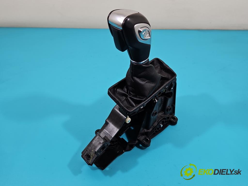 Ford Escape III 12-19 1.5 ECOBOOST: 182KM automatic 134 kW 1498 cm3 5- Páka: Změny: stupeň,rýchlosť  (Rýchlostná páka (kulisa))