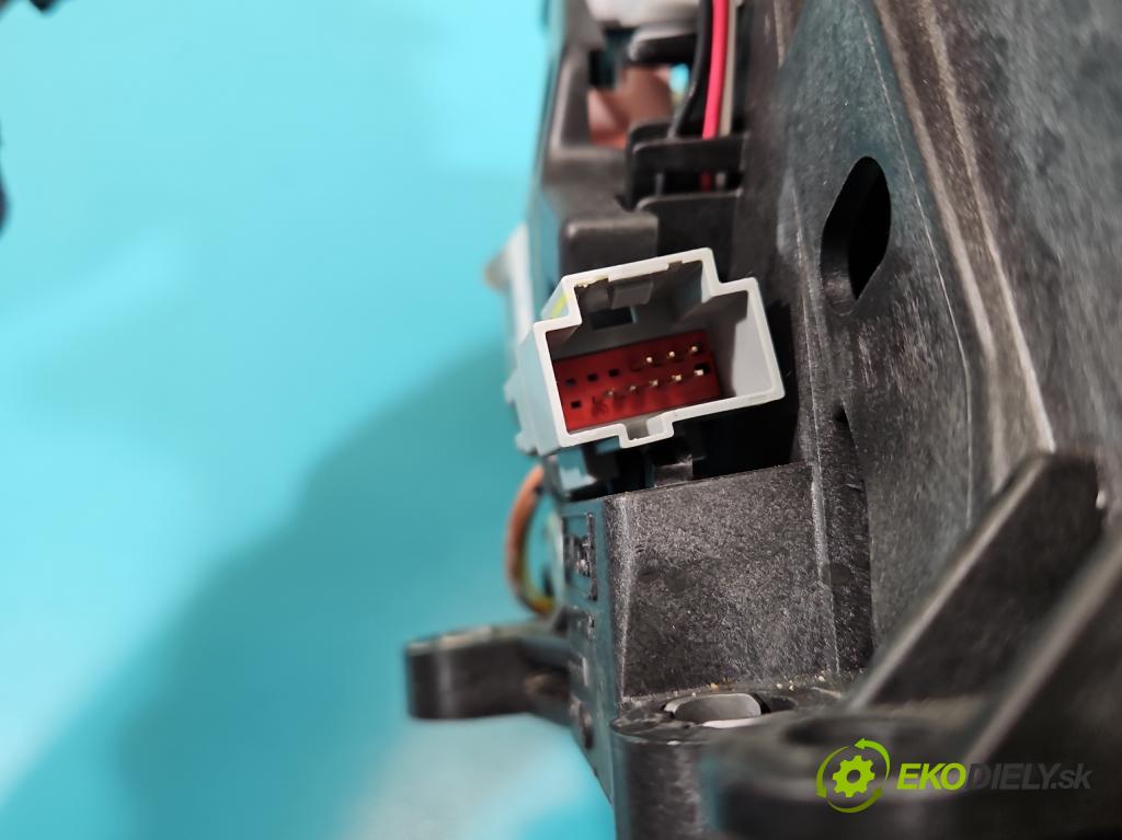 Ford Escape III 12-19 1.5 ECOBOOST: 182KM automatic 134 kW 1498 cm3 5- Páka: Změny: stupeň,rýchlosť  (Rýchlostná páka (kulisa))