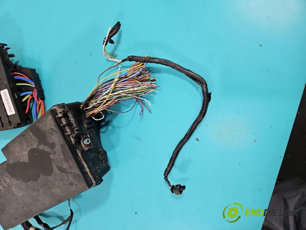 Ford Escape III 12-19 1.5 ECOBOOST: 182KM automatic 134 kW 1498 cm3 5- skříňka pojistková AV6T-14A142-AB (Pojistkové skříňky)