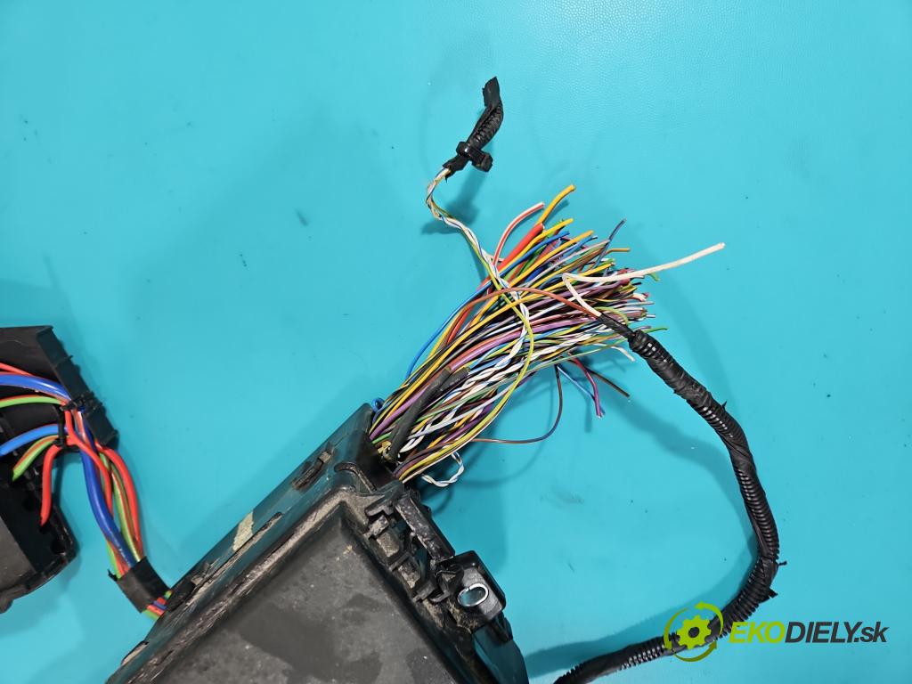 Ford Escape III 12-19 1.5 ECOBOOST: 182KM automatic 134 kW 1498 cm3 5- skříňka pojistková AV6T-14A142-AB (Pojistkové skříňky)