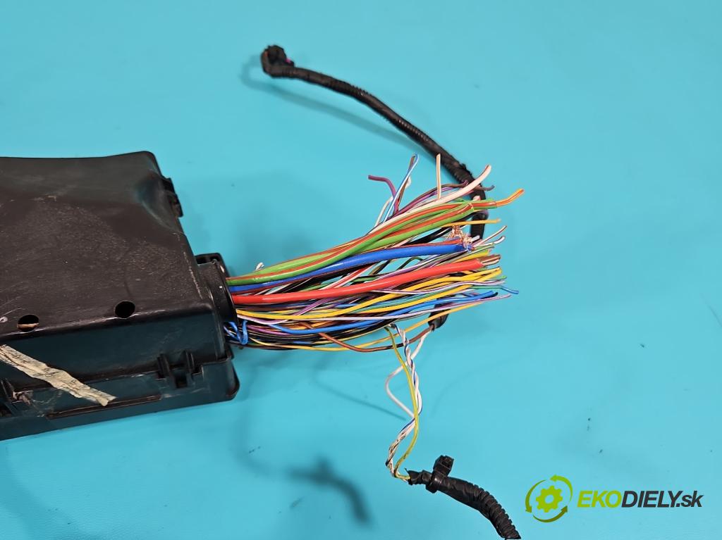 Ford Escape III 12-19 1.5 ECOBOOST: 182KM automatic 134 kW 1498 cm3 5- skříňka pojistková AV6T-14A142-AB (Pojistkové skříňky)