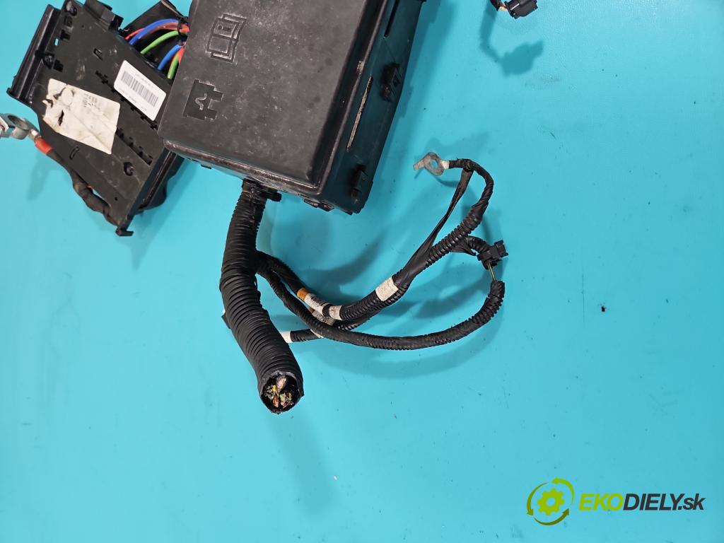 Ford Escape III 12-19 1.5 ECOBOOST: 182KM automatic 134 kW 1498 cm3 5- skříňka pojistková AV6T-14A142-AB (Pojistkové skříňky)