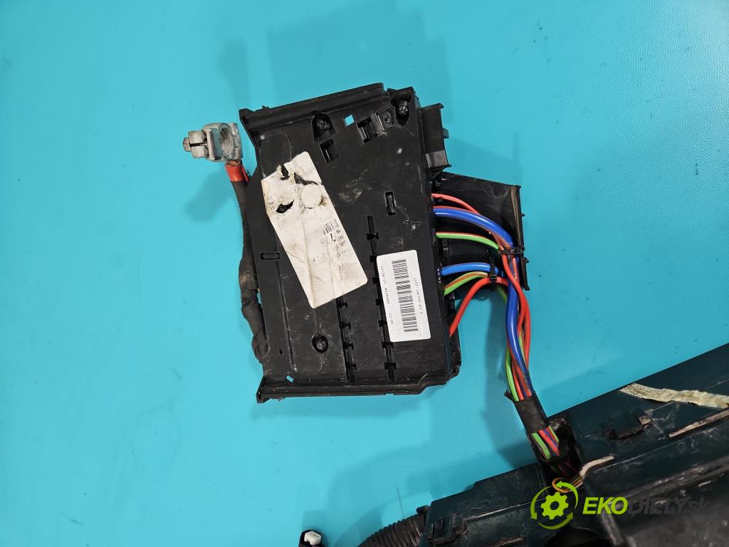 Ford Escape III 12-19 1.5 ECOBOOST: 182KM automatic 134 kW 1498 cm3 5- skříňka pojistková AV6T-14A142-AB (Pojistkové skříňky)