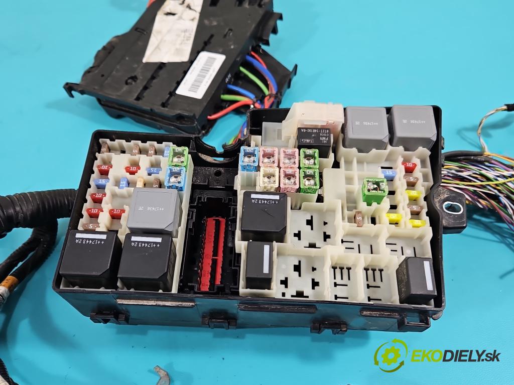 Ford Escape III 12-19 1.5 ECOBOOST: 182KM automatic 134 kW 1498 cm3 5- skříňka pojistková AV6T-14A142-AB (Pojistkové skříňky)