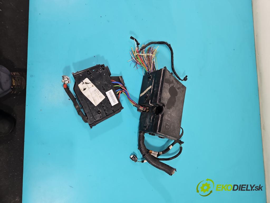 Ford Escape III 12-19 1.5 ECOBOOST: 182KM automatic 134 kW 1498 cm3 5- skříňka pojistková AV6T-14A142-AB (Pojistkové skříňky)