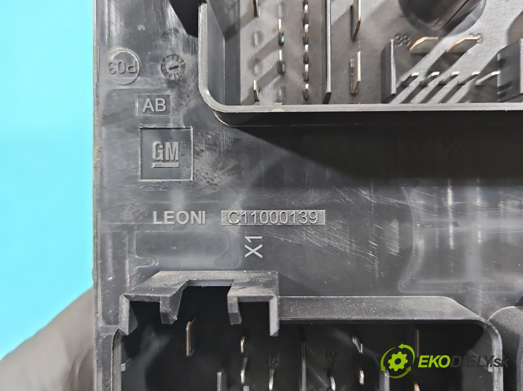 Opel Astra IV 2009-2015 1.7 CDTI 125 hp manual 92 kW 1686 cm3 5- skříňka pojistková 13318784 (Pojistkové skříňky)