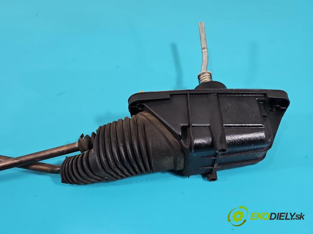 Audi A4 B6 2000-2004 1.9 TDI (AVF) 131 HP manual 96 kW 1896 cm3 4- Páka: Změny: stupeň,rýchlosť 8E0711290 (Rýchlostné páky / kulisy)