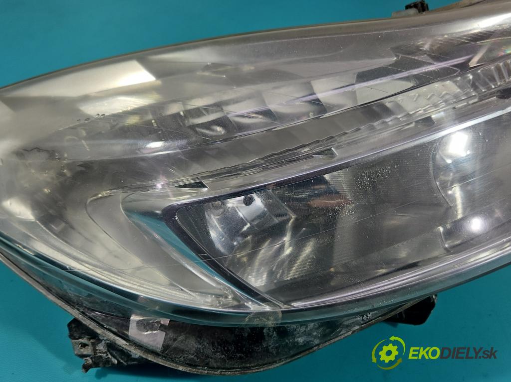 Opel Insignia A 2008-2017 2.0 CDTI 131 HP automatic 96 kW 1956 cm3 5- Reflektor: pravý 13226783 (Pravé)