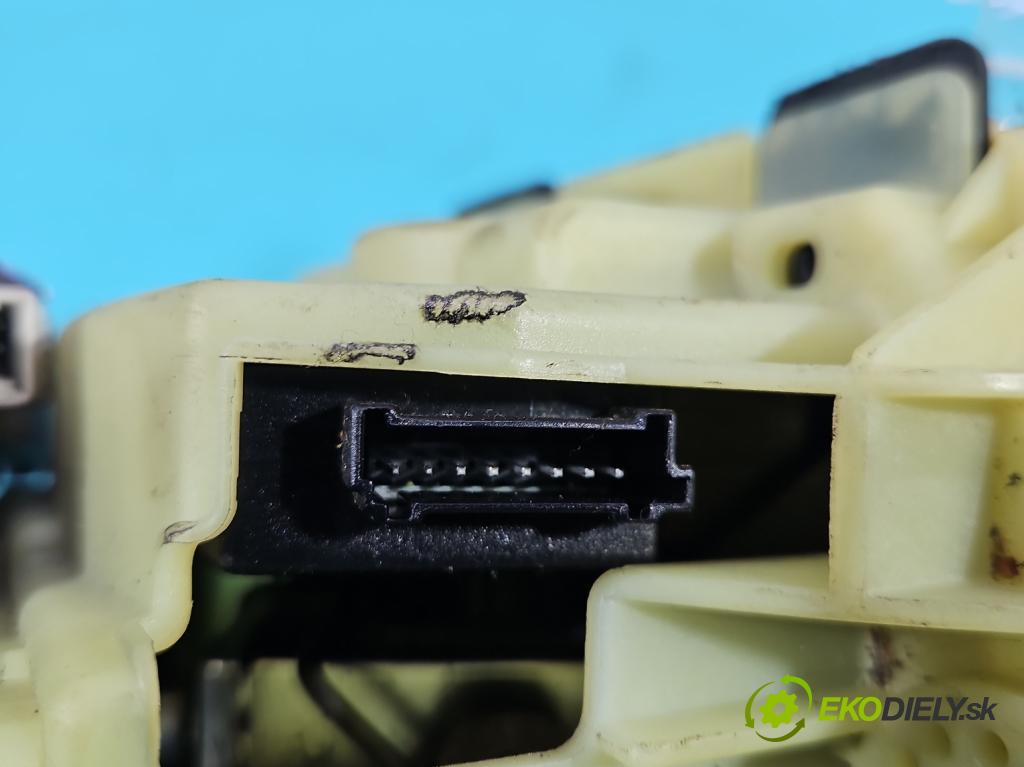 Mercedes C W203 2000-2007 1.8 kompresor 143 HP automatic 105 kW 1796 cm3 4- Páka: Změny: stupeň,rýchlosť A2032675524 (Rýchlostná páka (kulisa))