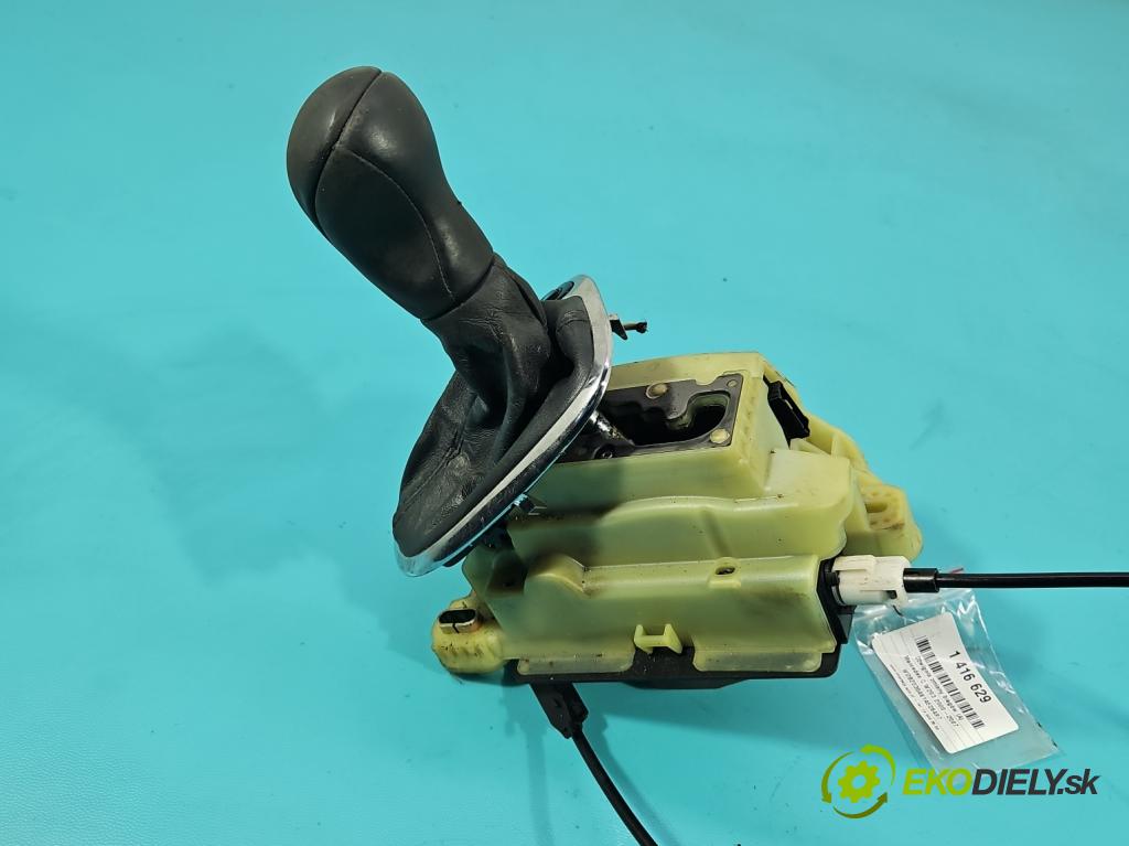 Mercedes C W203 2000-2007 1.8 kompresor 143 HP automatic 105 kW 1796 cm3 4- Páka: Změny: stupeň,rýchlosť A2032675524 (Rýchlostná páka (kulisa))