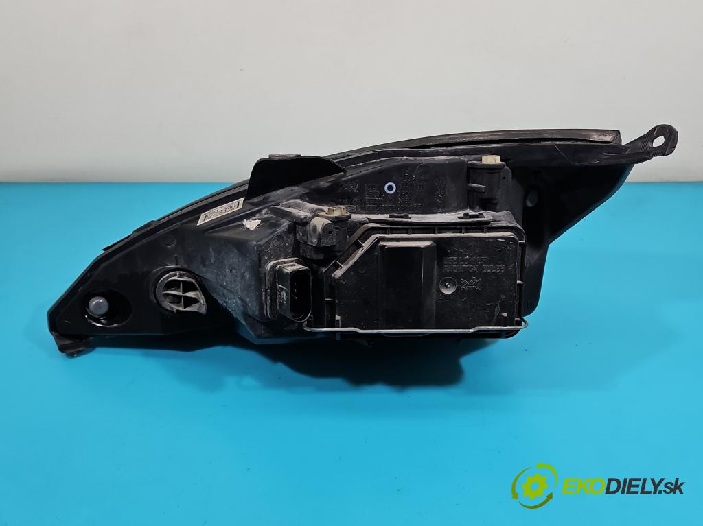 Ford Focus Mk1 1998-2004 1.6 16V 101 HP manual 74 kW 1596 cm3 5- Reflektor: pravý (Pravé)