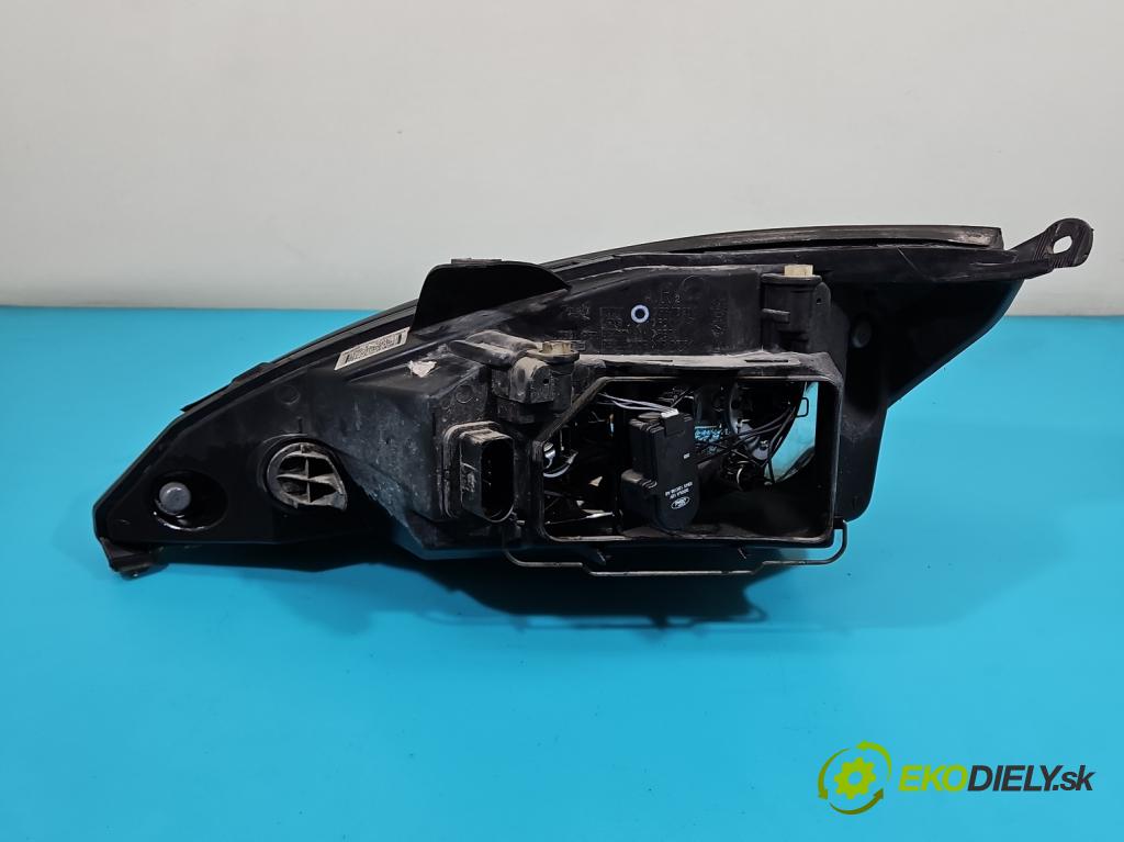 Ford Focus Mk1 1998-2004 1.6 16V 101 HP manual 74 kW 1596 cm3 5- Reflektor: pravý (Pravé)