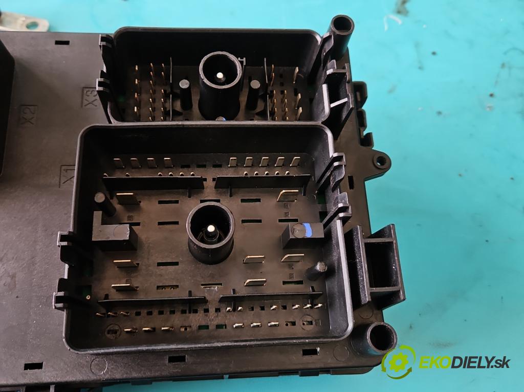 Opel Insignia A 2008-2017 2.0 CDTI 131 hp automatic 96 kW 1956 cm3 5- skříňka pojistková 13255300 (Pojistkové skříňky)