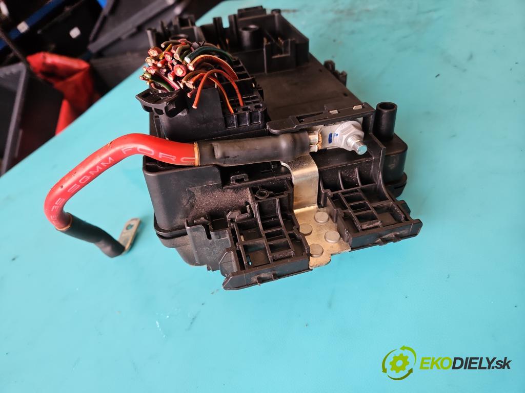 Opel Insignia A 2008-2017 2.0 CDTI 131 hp automatic 96 kW 1956 cm3 5- skříňka pojistková 13255300 (Pojistkové skříňky)