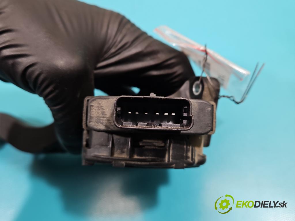 Peugeot 207 1.4 8v 73 HP manual 54 kW 1360 cm3 5- pedal plyn potenciometr: 9681844080