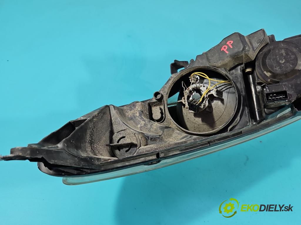 Peugeot 207 1.4b: 73 HP manual 54 kW 1360 cm3 5- Reflektor: pravý 9649986180 (Pravé)