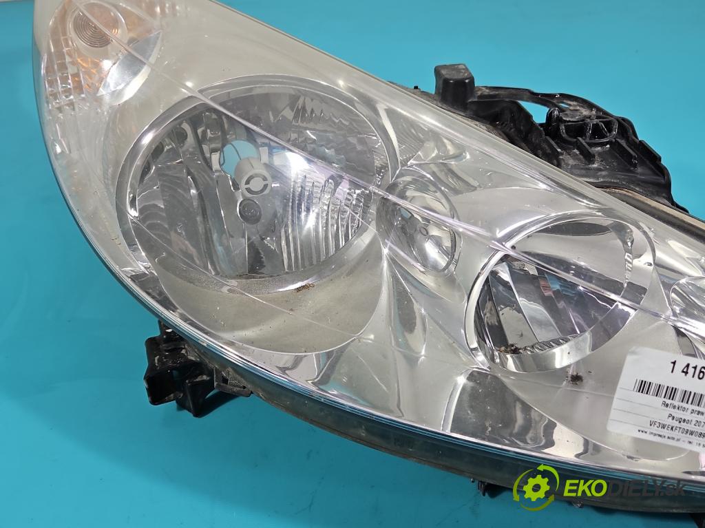 Peugeot 207 1.4b: 73 HP manual 54 kW 1360 cm3 5- Reflektor: pravý 9649986180 (Pravé)