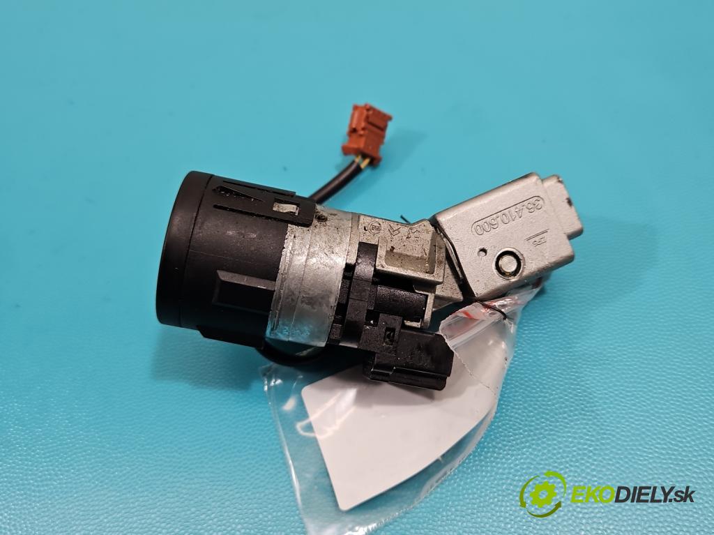 Peugeot 207 1.4b: 73 HP manual 54 kW 1360 cm3 5- Spínačka  (Spínacie skrinky a kľúče)