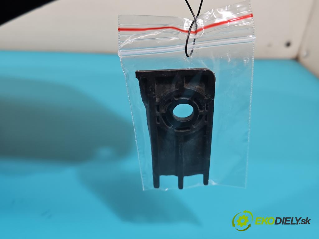 Hyundai Ix35 2.0 16V 163 HP automatic 120 kW 1998 cm3 5- Reflektor: pravý  (Pravé)