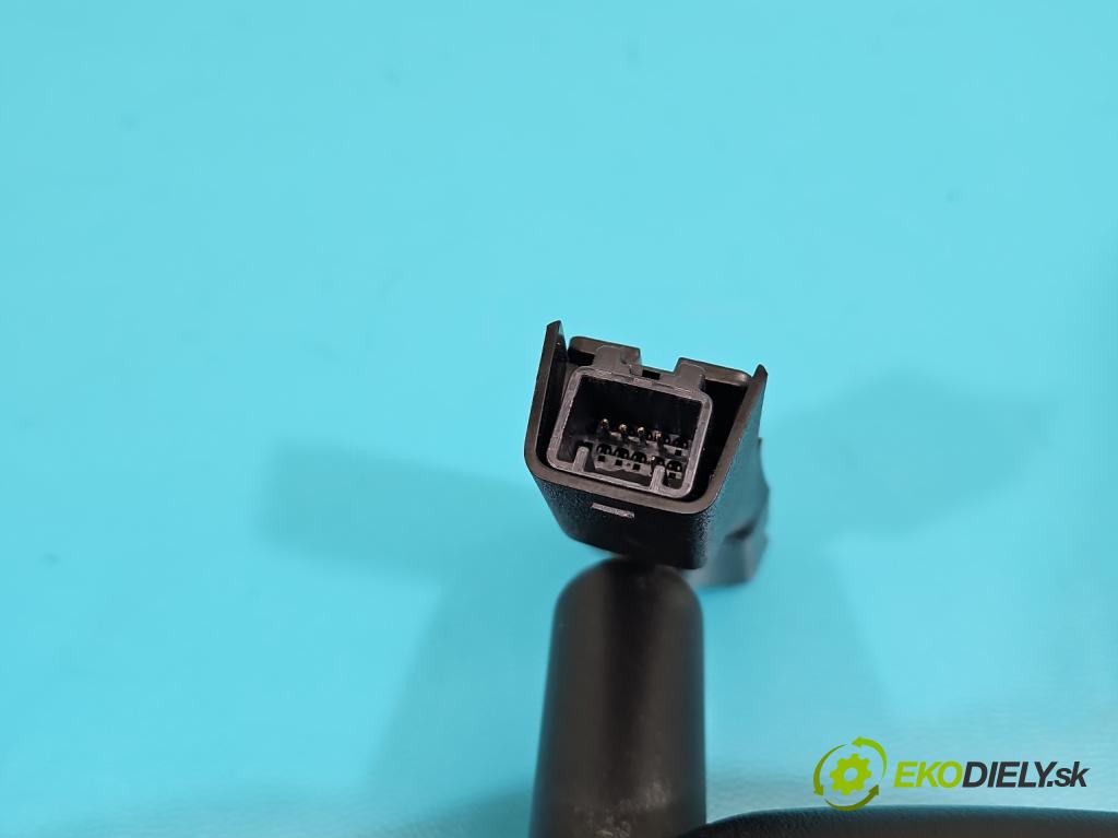 Hyundai Ix35 2.0 16V 163 hp automatic 120 kW 1998 cm3 5- zpětné zrcátko vnitřní  (Světla vnitřní)