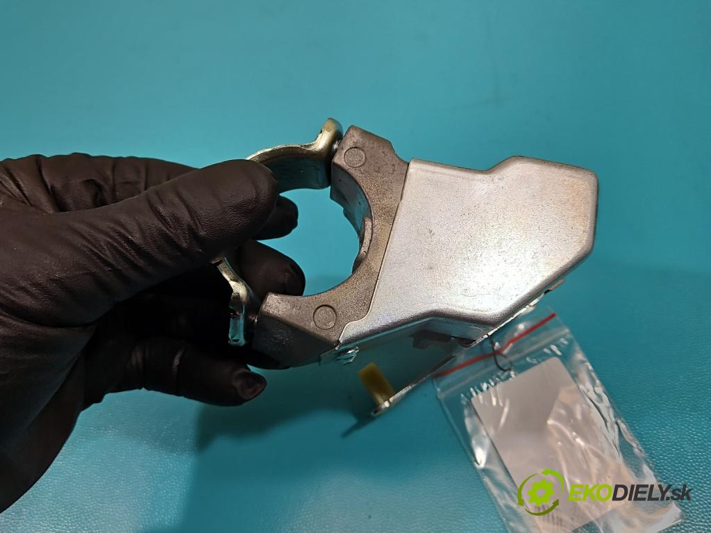 Hyundai Ix35 2.0 16V 163 HP automatic 120 kW 1998 cm3 5- Blokáda: řízení: 81900-2P710 (Ostatné)