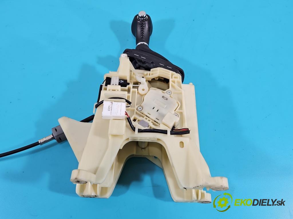 Kia Sportage III 2010-2015 2.0 CRDI 184hp automatic 135 kW 1998 cm3 5- Páka: Změny: stupeň,rýchlosť 467003W110 (Rýchlostná páka (kulisa))