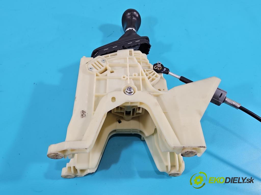 Kia Sportage III 2010-2015 2.0 CRDI 184hp automatic 135 kW 1998 cm3 5- Páka: Změny: stupeň,rýchlosť 467003W110 (Rýchlostná páka (kulisa))