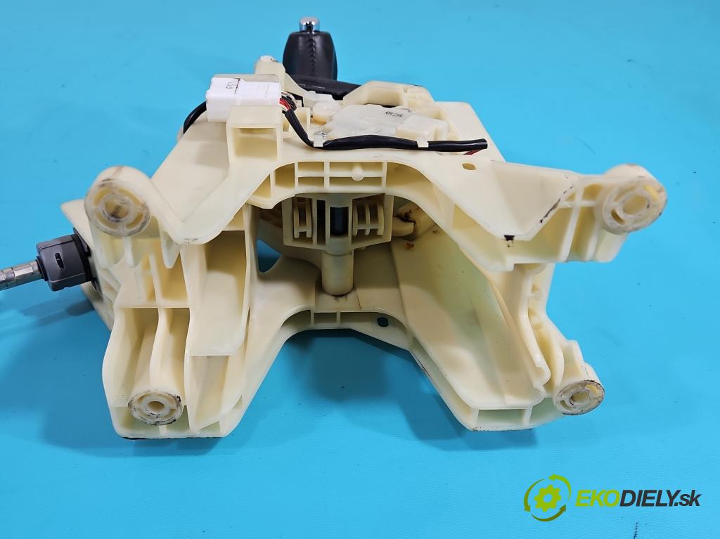 Kia Sportage III 2010-2015 2.0 CRDI 184hp automatic 135 kW 1998 cm3 5- Páka: Změny: stupeň,rýchlosť 467003W110 (Rýchlostná páka (kulisa))