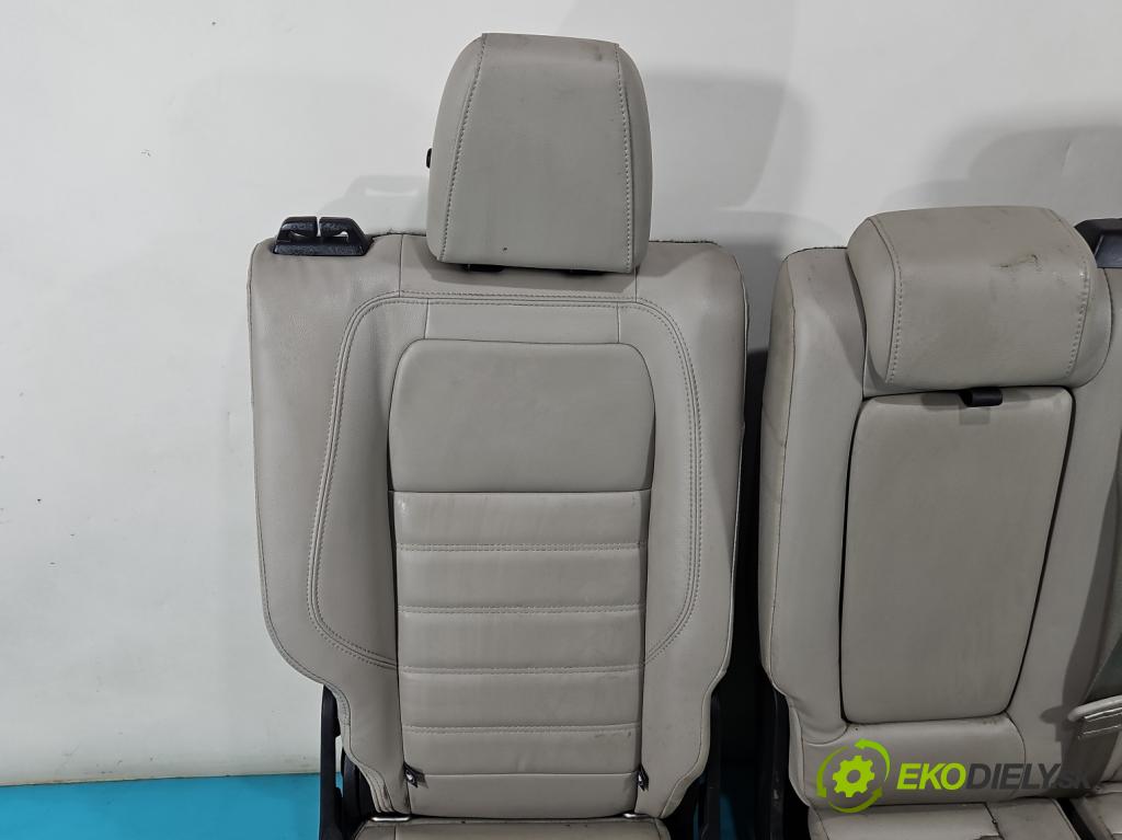 Ford Escape III 12-19 1.5 ECOBOOST: 182KM automatic 134 kW 1498 cm3 5- Pohovka: zadné EJ5A-96605B14-AA (Sedačky, sedadlá)