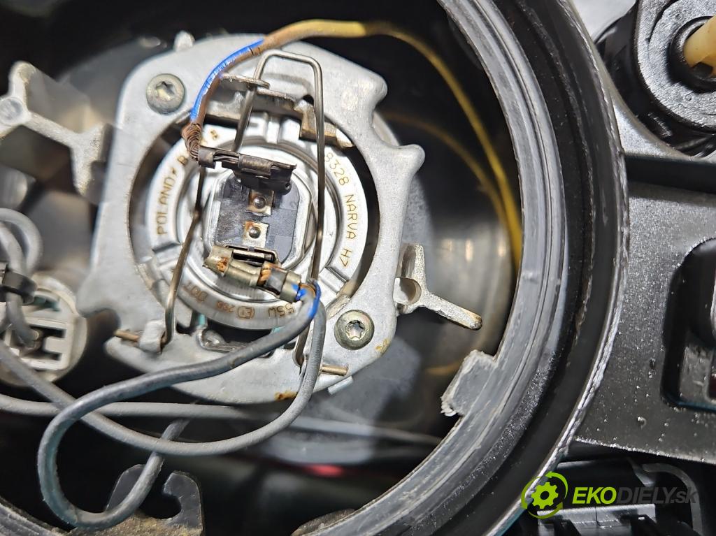 Volvo V70 II 1999-2007 2.5 tdi 140 HP manual 103 kW 2461 cm3 5- Reflektor: pravý 8620687 (Pravé)