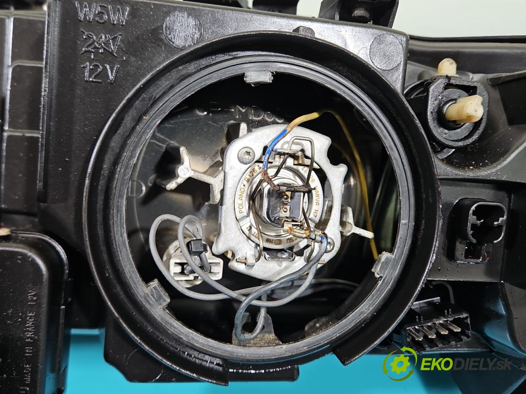 Volvo V70 II 1999-2007 2.5 tdi 140 HP manual 103 kW 2461 cm3 5- Reflektor: pravý 8620687 (Pravé)