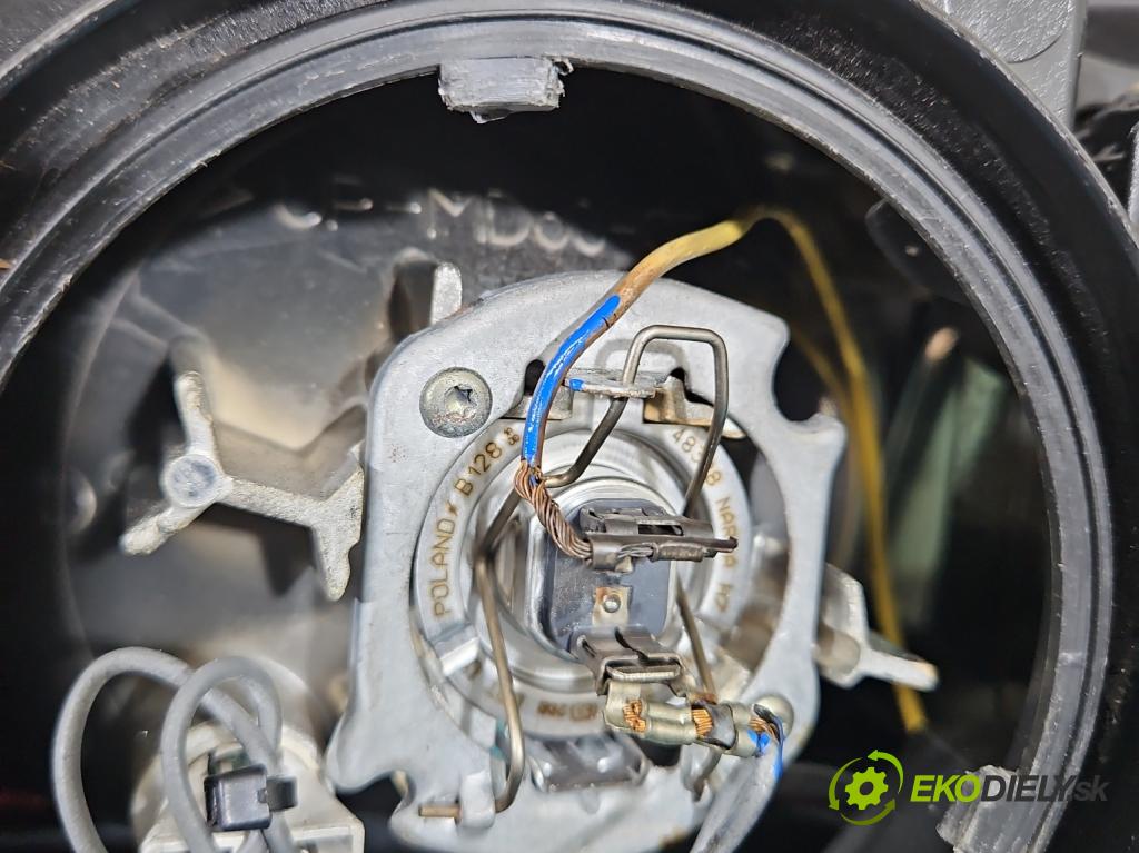 Volvo V70 II 1999-2007 2.5 tdi 140 HP manual 103 kW 2461 cm3 5- Reflektor: pravý 8620687 (Pravé)