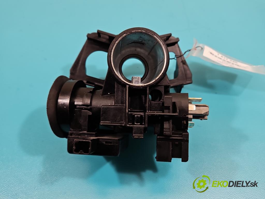 Suzuki Ignis 1.3 16V 94 HP manual 69 kW 1328 cm3 5- Spínačka (Spínacie skrinky a kľúče)