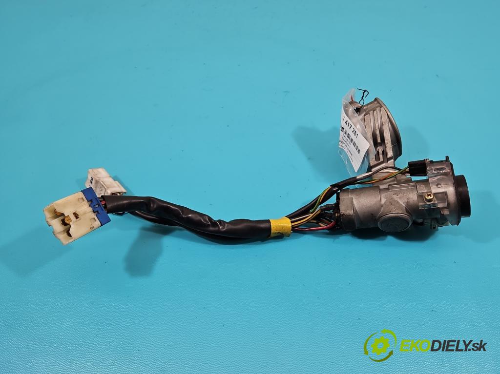 Hyundai H1 2.5 CRDI 100 HP manual 73,6 kW 2476 cm3 5- Spínačka (Spínacie skrinky a kľúče)