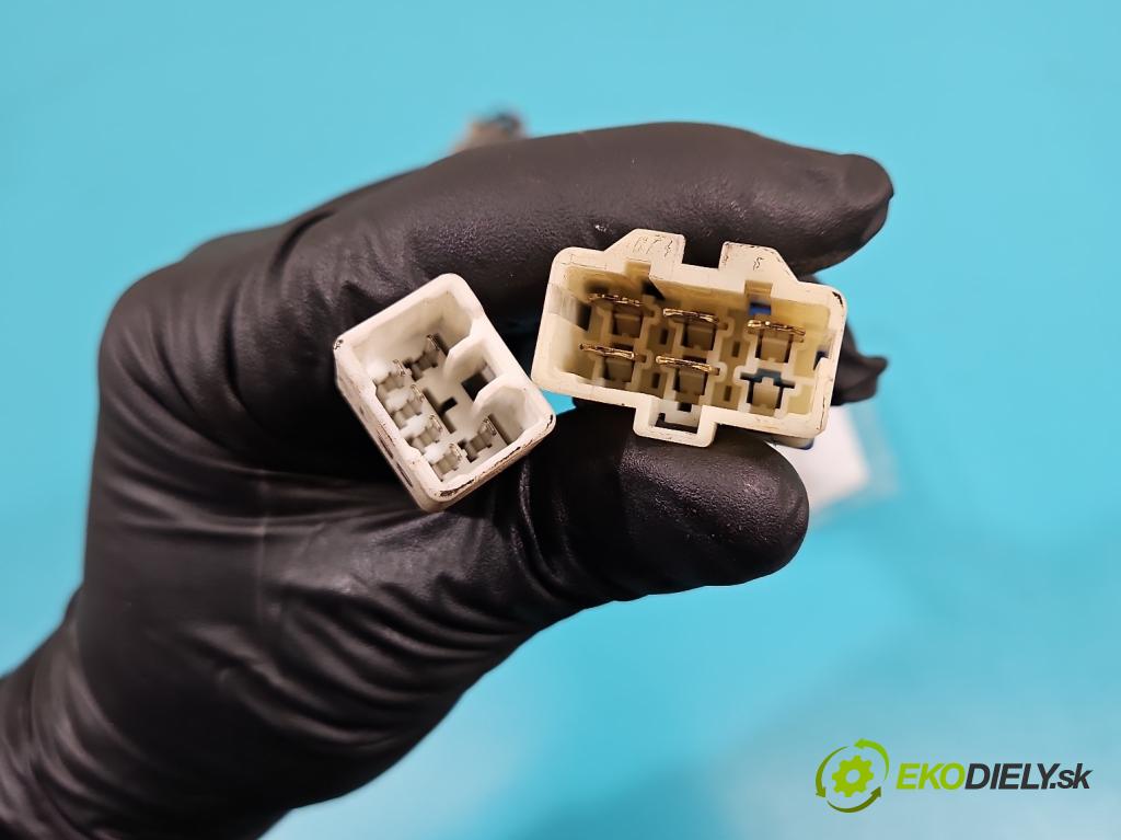 Hyundai H1 2.5 CRDI 100 HP manual 73,6 kW 2476 cm3 5- Spínačka (Spínacie skrinky a kľúče)